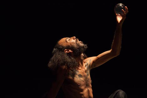 Alley of his Majesty... Black Swan, autor Mzamo Nondlwana