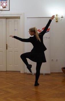 Iva Šolčić, Glaznena škola u Pakracu