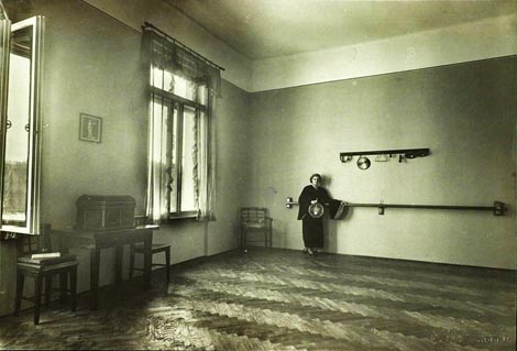 Unutrašnjost prve Škole