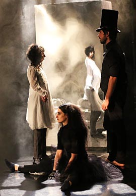 Plesni kolektiv D_LC, Zagreb: Dim i ogledala, autorice Vesna Mačković i Maja Drobac