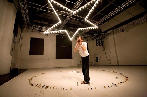 Sad Sam Almost 6, autor Matija ferlin, foto: Nada Žgank, 2009.