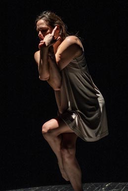 Plesna grupa Flame, Rijeka: Jezik kože, autorica Martina Hrlić Rogić, foto: Kristijan Vučković