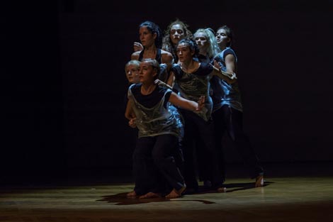 19 & 10, interferencije za recitatora, zbor i orkestar, Repertoarni projekt – povijesno naslijeđe Milane Broš i KASP-a na Plesnom odsjeku ADU-a, foto: Leonarda Vrček