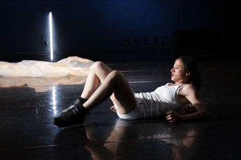 Plesni teatar Ljubljana: Nótt, kor. Lada Petrovski Ternovšek, foto: Sunčan Patrik Stone