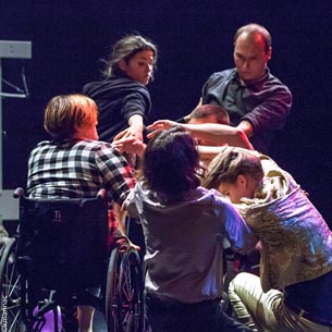 Inkluzivni kolektiv za istraživanje pokreta – IMRC, Zagreb, i Aleksandra Janeva Imfeld: Nukleon, kor. Aleksandra Janeva Imfeld & Iva Nerina Sibila