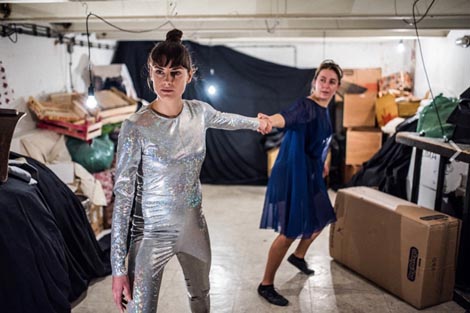 Krila (Kreativni laboratorij suvremenog kazališta), Rijeka: Pod pozornicom, autorica Ivana Peranić