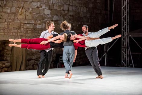 Mercat de les Flors, Quinzena Metropolitana, Festival Temporada Alta, Lowland Performing Arts: Trama, kor. Roser López Espinosa, foto: Andi Bančić